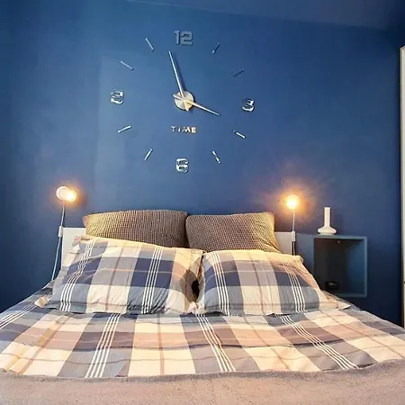 Azyl アパート プツク